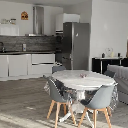 Jolie Petite Maison A 50 Metres De La Villa *