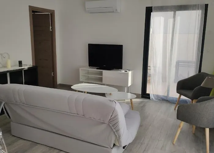 Jolie Petite Maison A 50 Metres De La * アグド