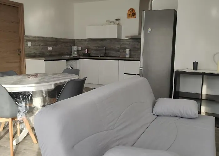 Jolie Petite Maison A 50 Metres De La *